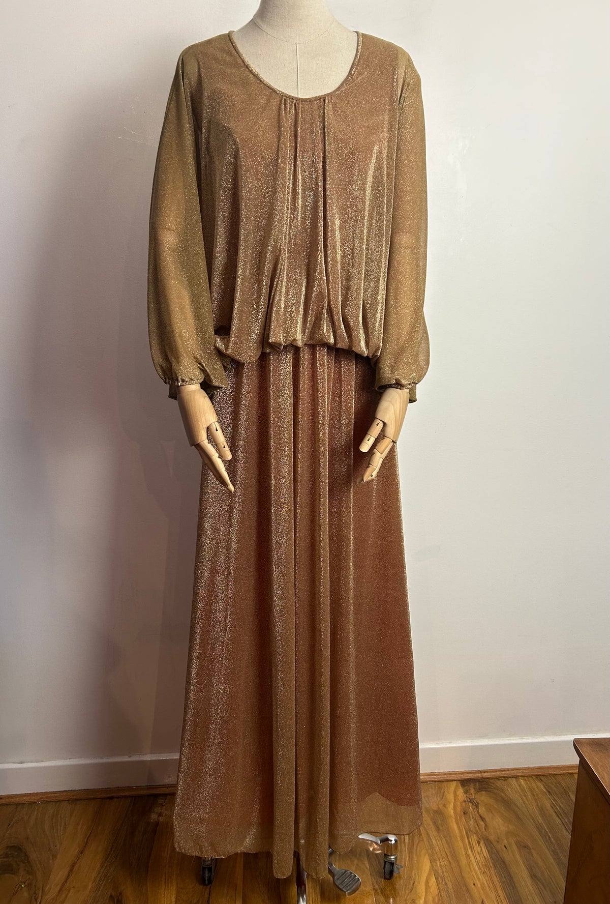 Vintage Late 1970s JOHN CHARLES UK Size 6-8 Gold Metallic Lurex Bat Wing Xmas Party Maxi Dress