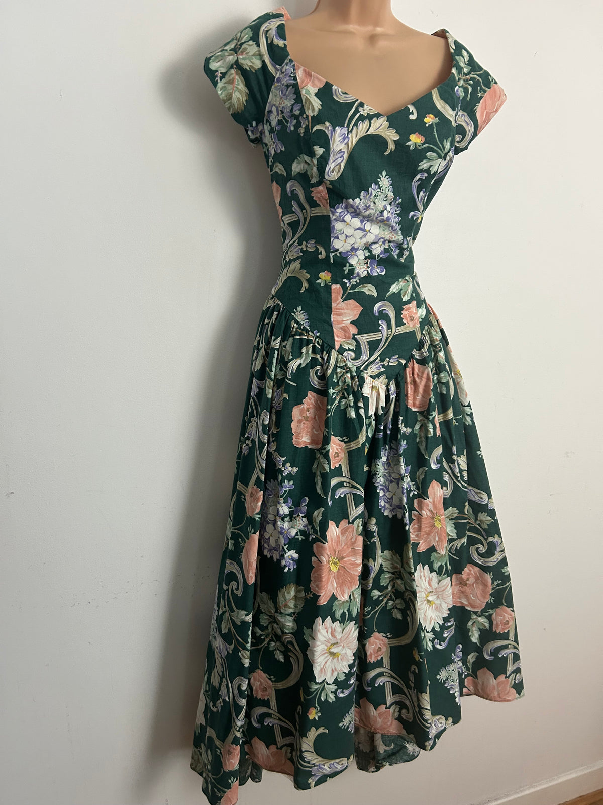 American Vintage 1980s LORALIE Size 8-10 Dark Green Coral & Violet Floral Print Cotton Dipped Hem Occasion Dress
