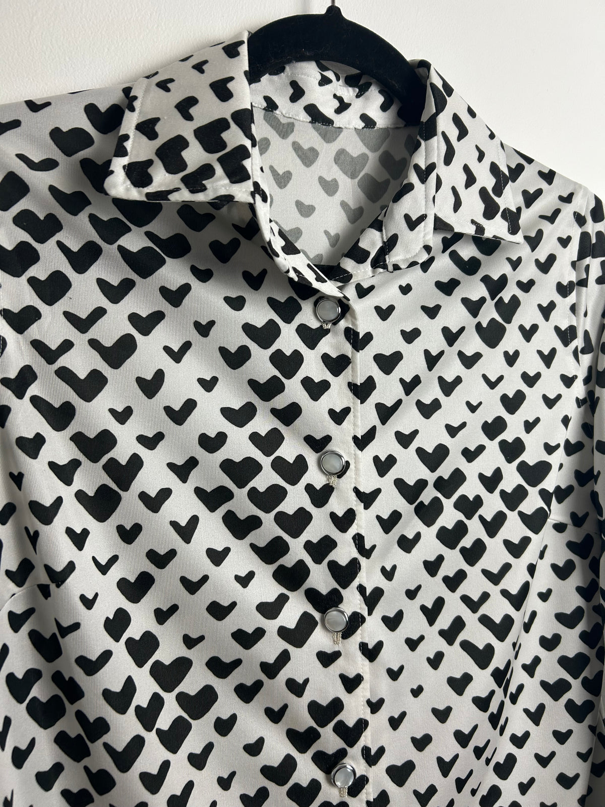 Vintage 1970s Size 12 White & Abstract Heart Print Long Sleeve Shirt