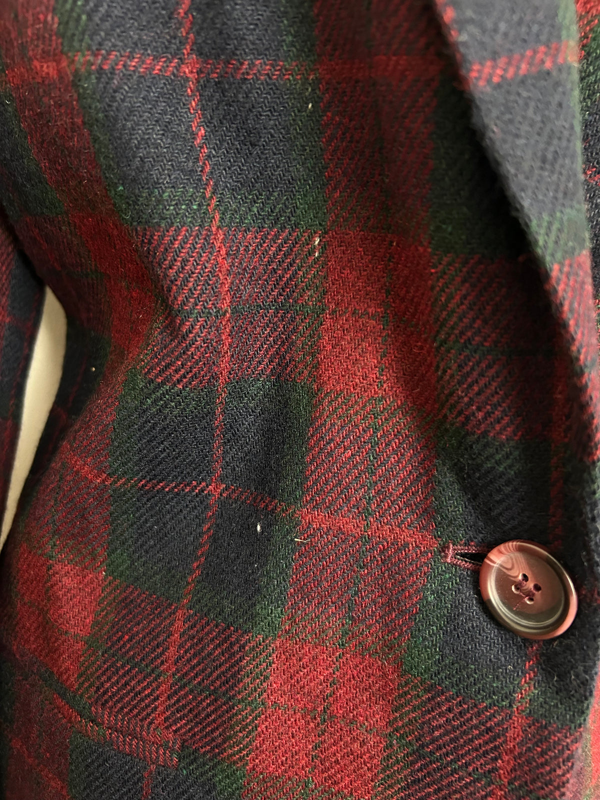 Vintage 1980s SAG HARBOR Size 12-14 Dark Red & Dark Green Check Plaid Wool Mix Velvet Collar Blazer
