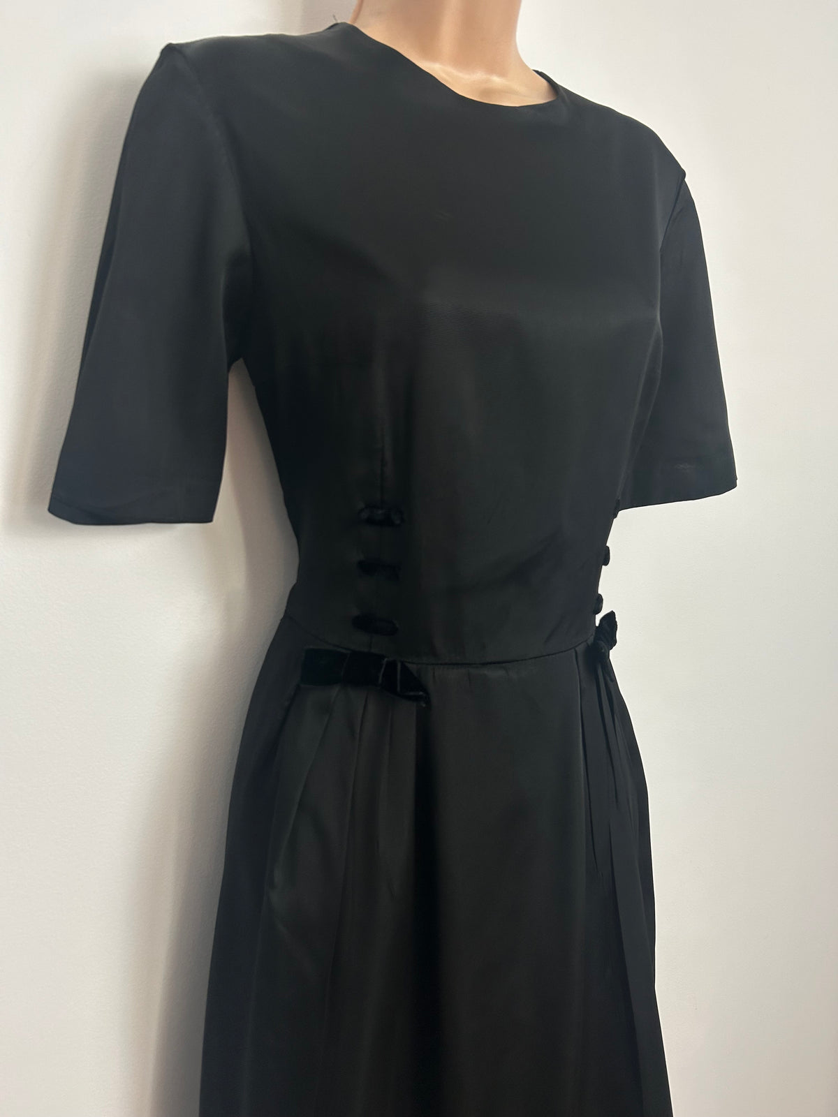 Vintage Early 1960s Size 10 Black Satin Velvet Trim & Bow Detail Pleated Mod Dress