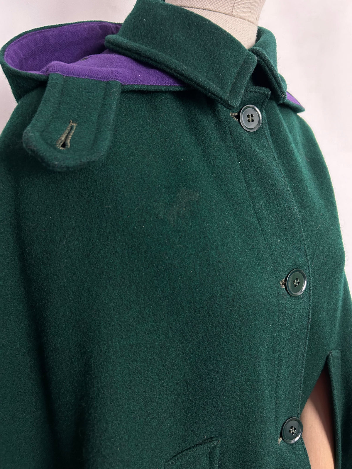 Vintage 1950s (Possibly 1940s) RARE LILLYWHITES OF PICADILLY UK Size 8-10 Bottle Green Hooded Cape With Purple Pussy Bow Tie