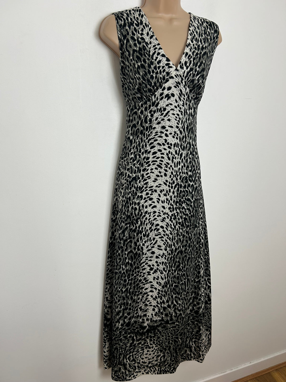 Vintage 1970s Size 8 Grey & Black Animal/Leopard Print Sleeveless Max Dress
