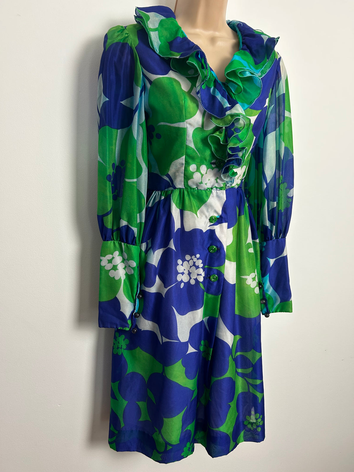 Vintage 1970s J.M. Martin Size 6 Beautiful Blue & Green Abstract Bold Floral Ruffle Trim Dress