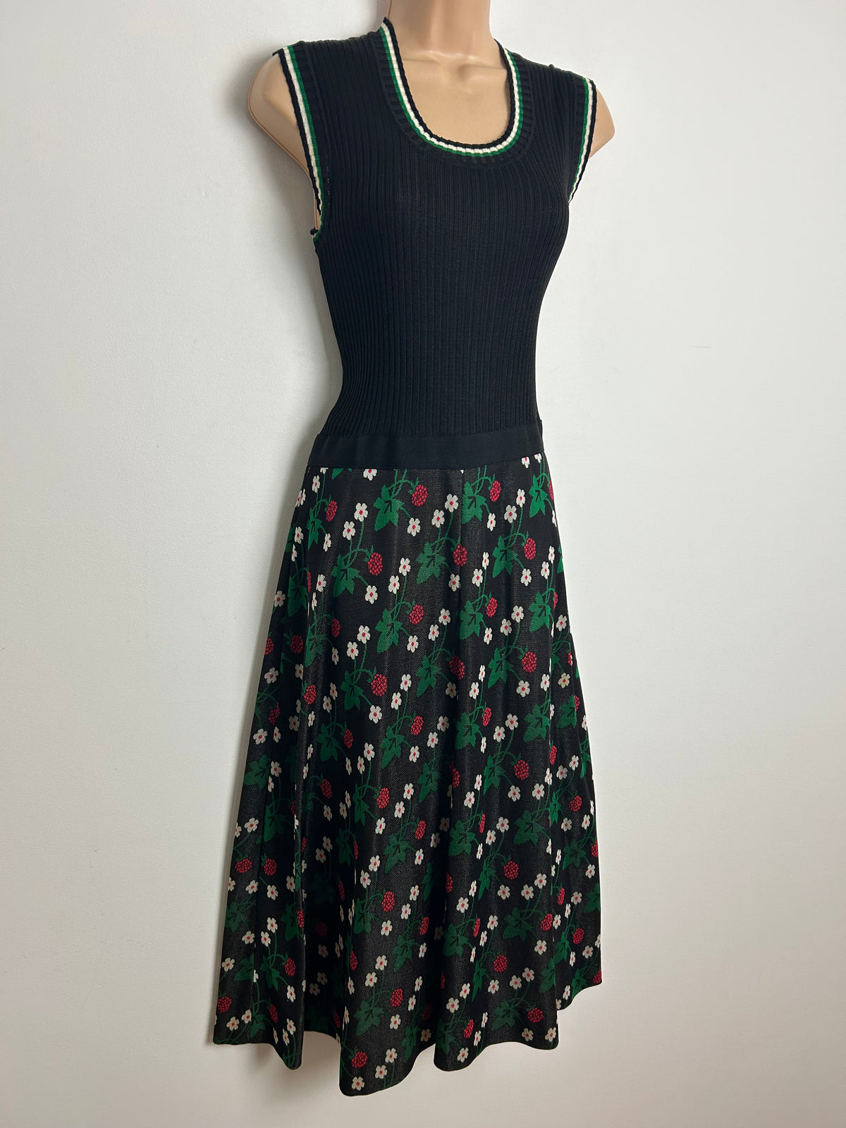 Vintage 1970s LANVIN Approx Size 10 Black Green Red & White Ribbed Strawberry Pattern Dress