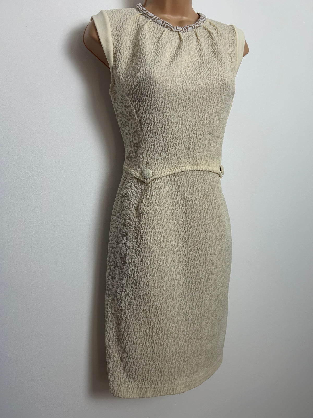 Vintage 1960s Size 10 Cream Textured Crimplene Mod Shift Dress