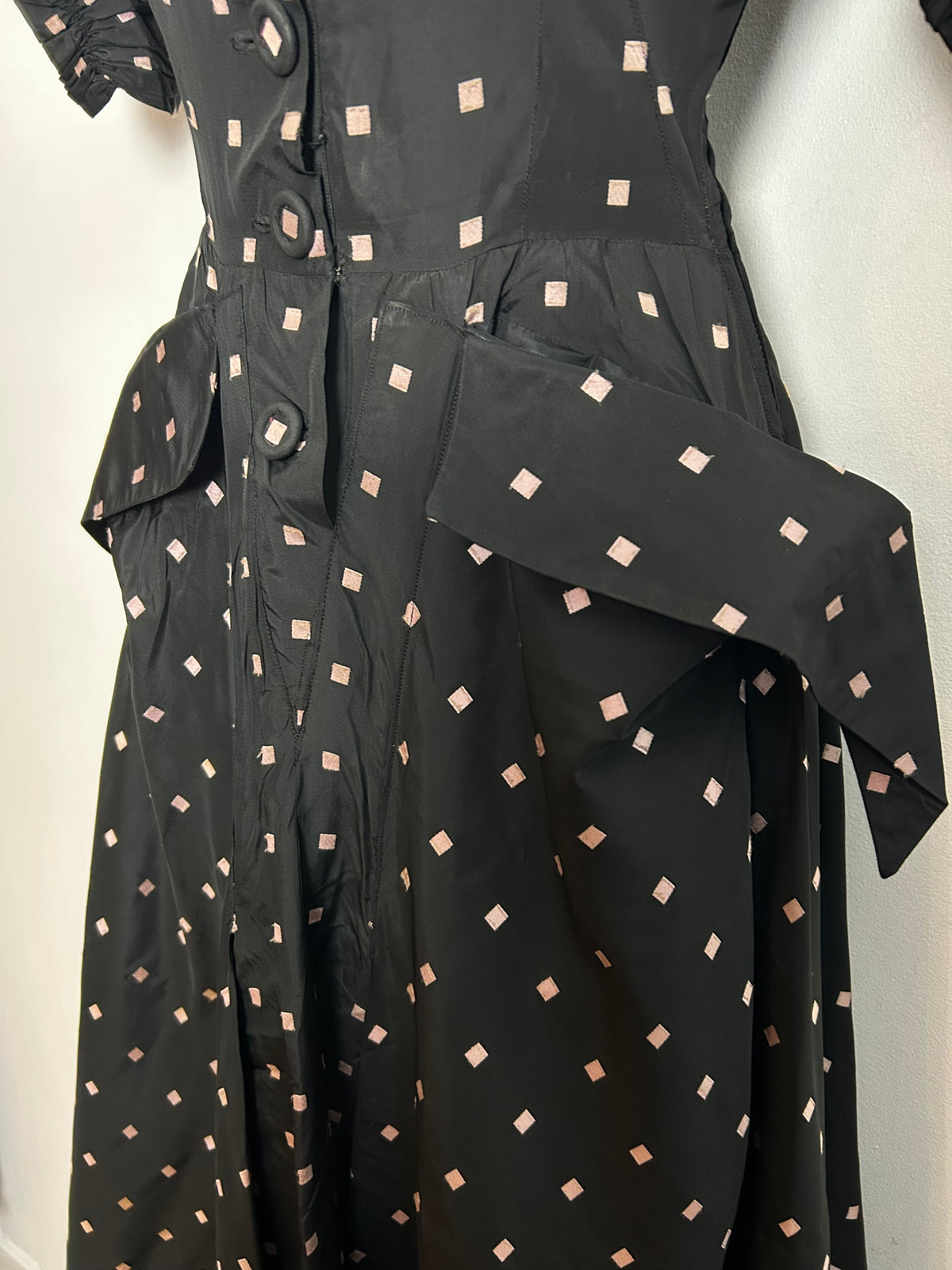 Vintage Late 1940s Size 4-6 Black & Pink Square Pattern Feature Pockets Swing Dress