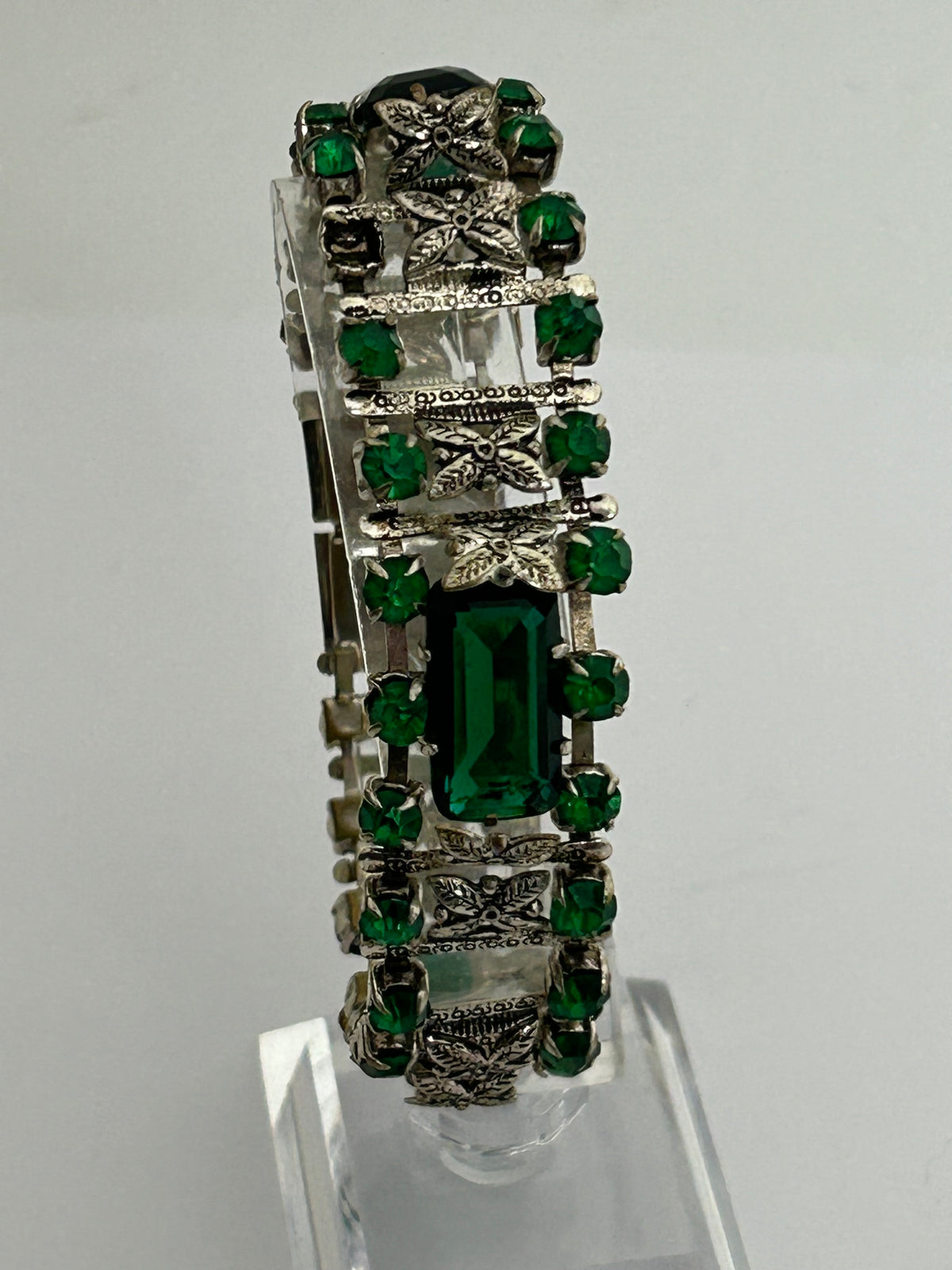 Vintage 1960s Silver Tone Flower Detail Green Glass Stone Panelled Link Bracelet