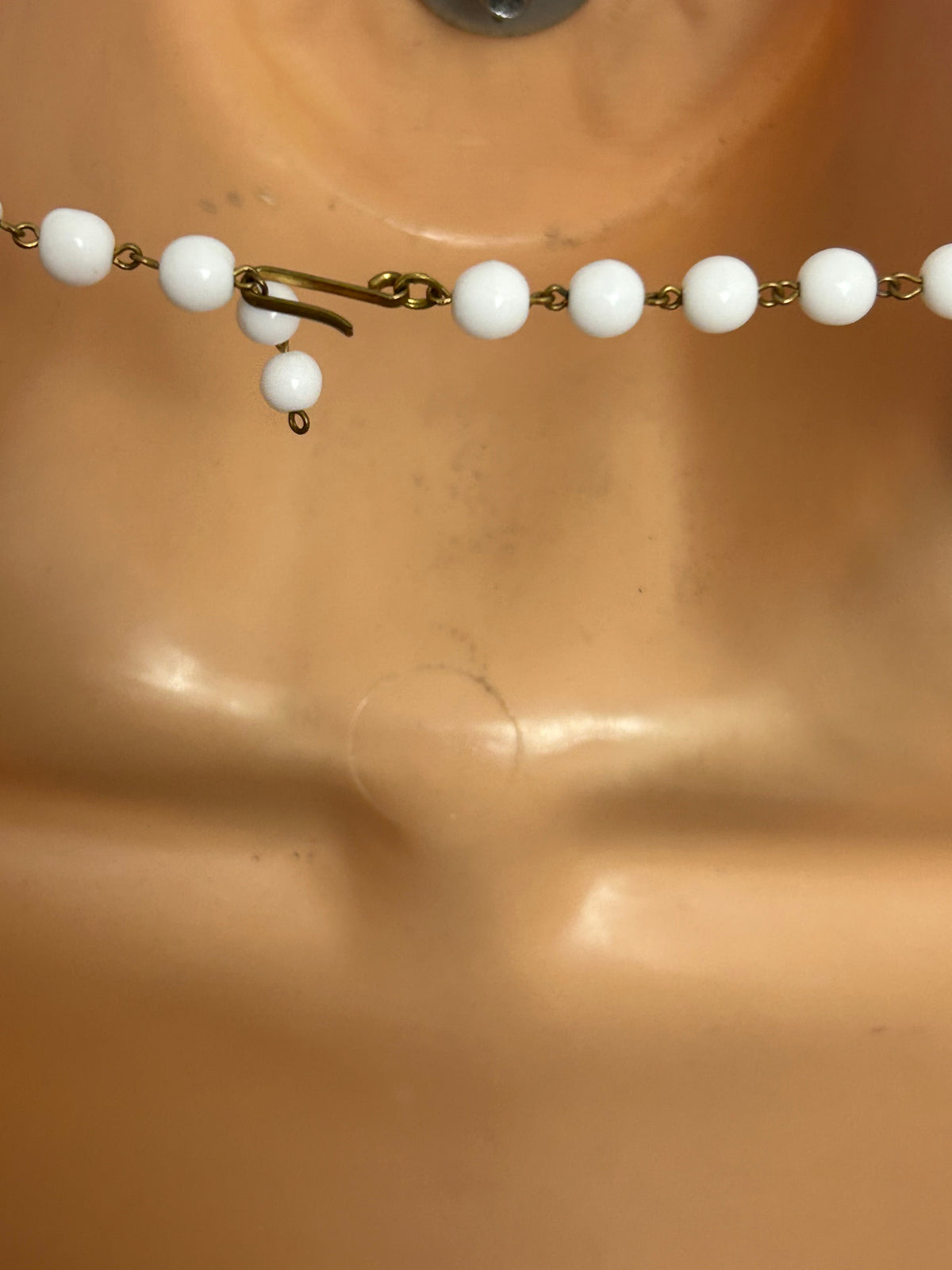 Vintage 1950s/1960s White Milk Glass Deco Style Choker Necklace