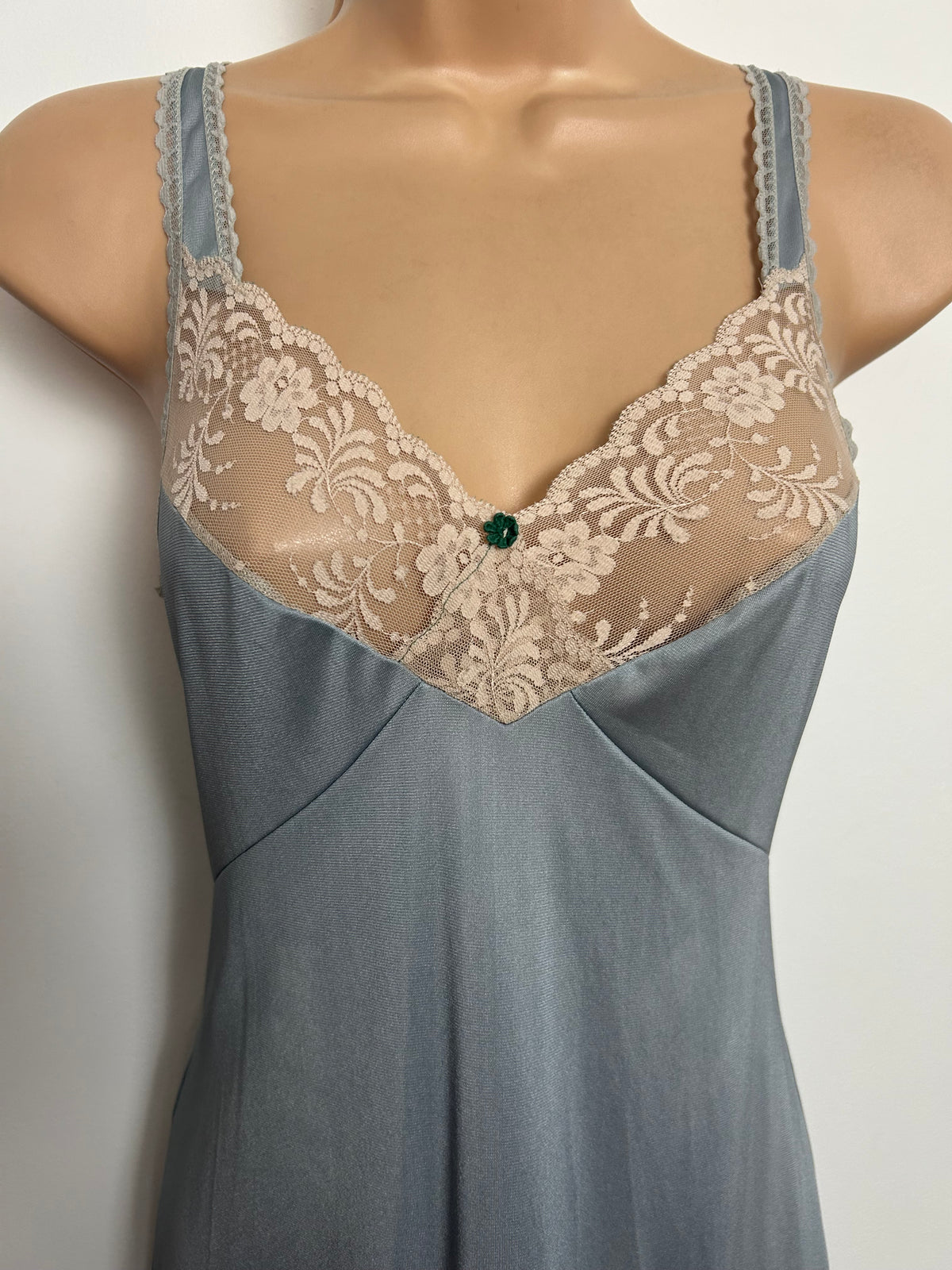Vintage 1970s TRIUMPH INTERNATIONAL Size 8 Blueish Grey Lace Trim "Jasmin" Slip
