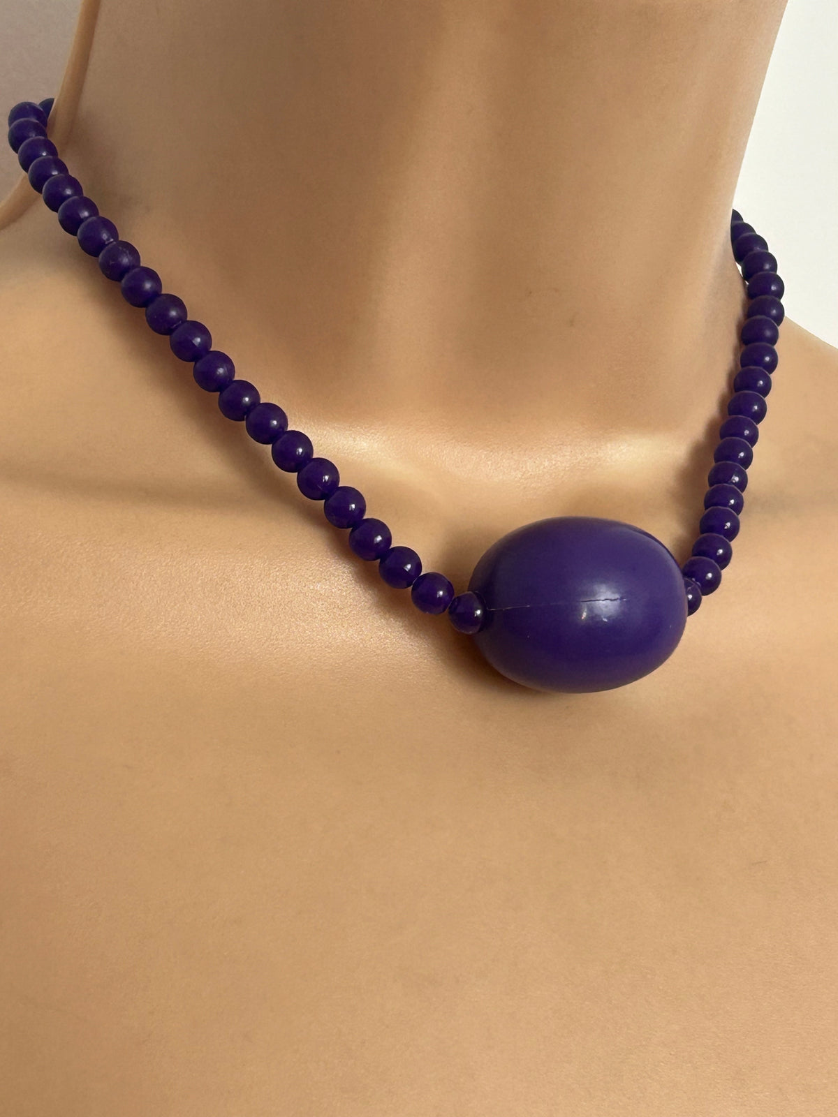 Vintage Late 1960s Purple Plastic Bead Statement Mod Choker Necklace