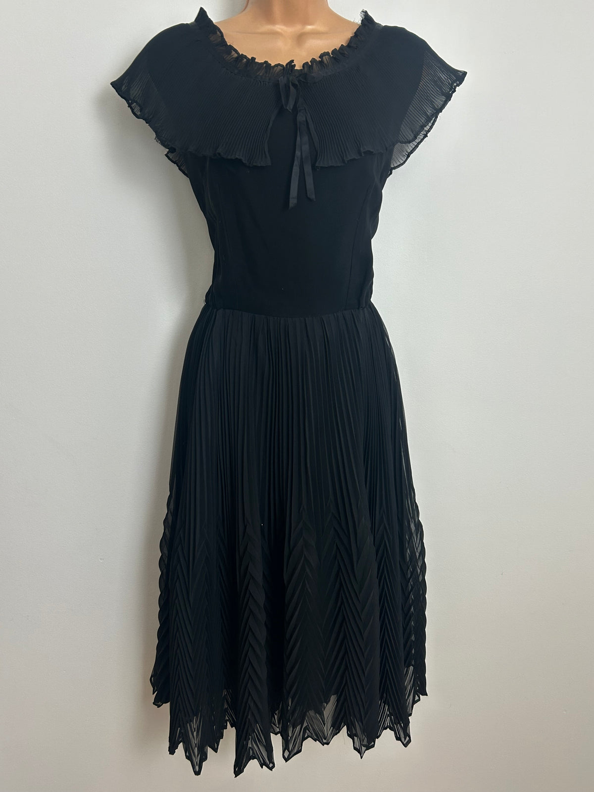 Vintage Early 1970s Size 14 Black Plisse Pleated Cape Collar Pleated 1940s Revival Dress