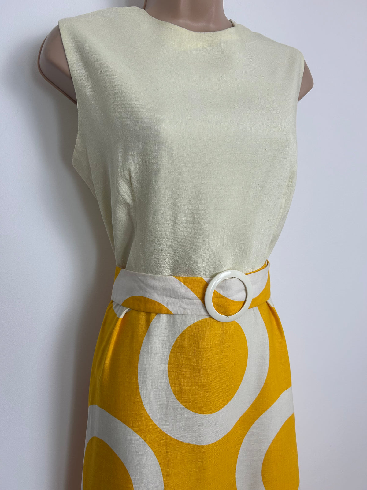 Vintage 1970s CAPRICCIOS BYROTER OF LONDON Size 10 Yellow White & Very Pale Lemon Circle Print Belted Maxi Dress
