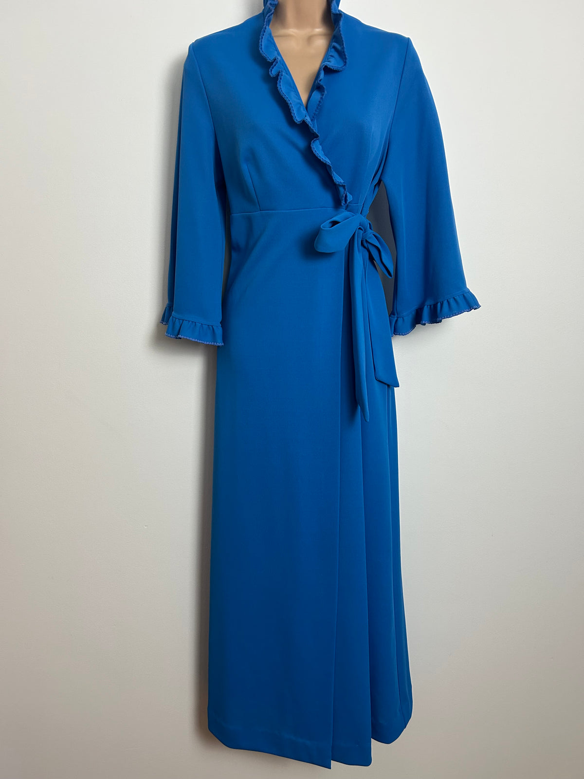 Vintage 1970s Size 10 Blue Ruffle Trim Full Wrap Style Maxi Length House Coat/Dressing Gown
