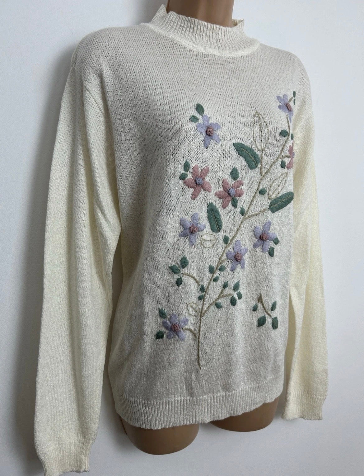 Vintage 1980s CLASSICS Size 14-16 Winter White Floral Embroidered Cottage Core Jumper