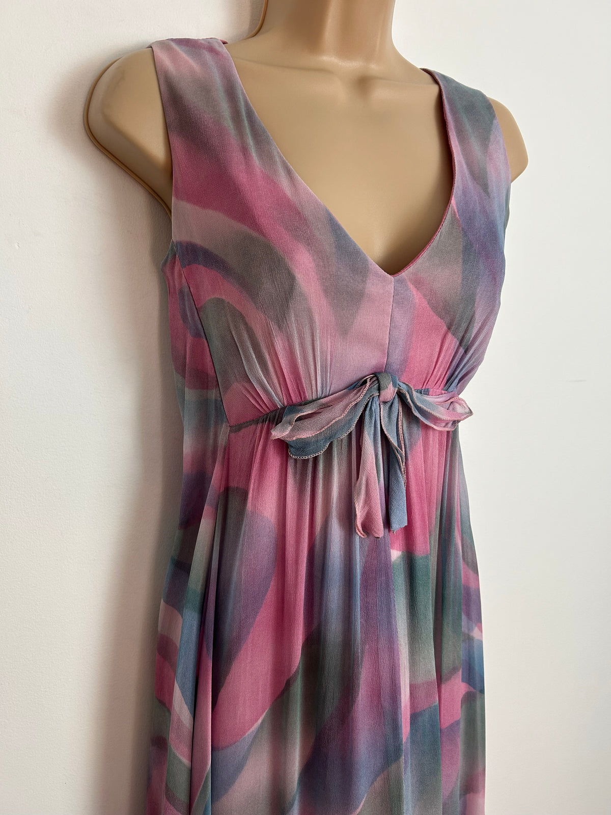Vintage Late 1960s JOHN CHARLES LONDON Size 8-10 Pink & Grey Abstract Print Silk Crepe Trapeze Dress