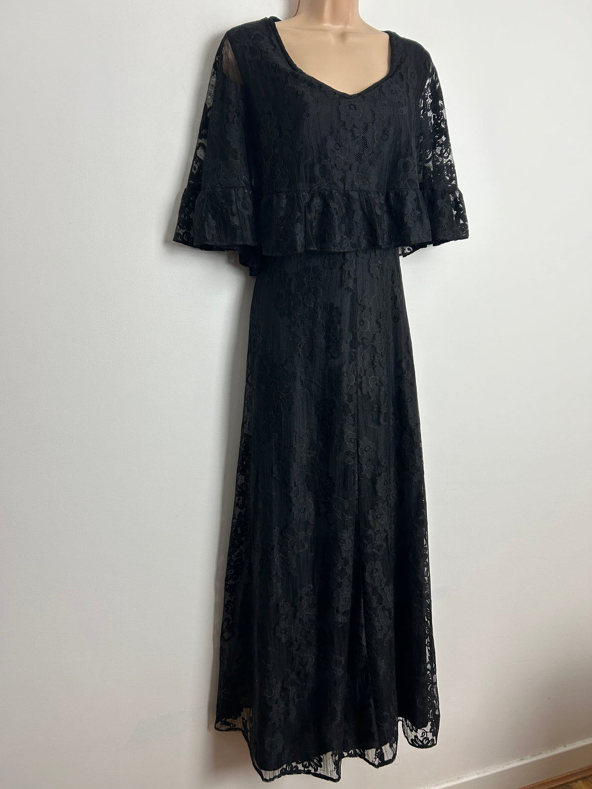 Vintage 1970s KATI AT LAURA PHILLIPS UK Size 10-12 Black Lace Caplet Boho Maxi Dress