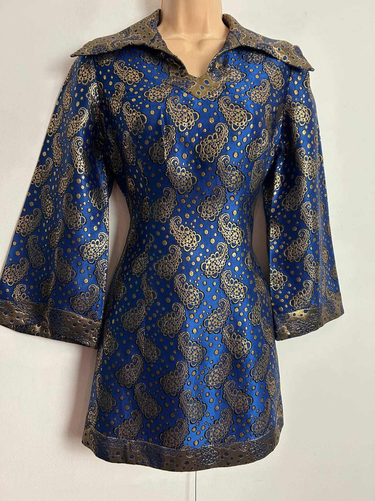 Vintage 1960s UK Size 8 Dark Blue & Gold Lurex Jacquard Paisley Dagger Collar Mini Party Dress