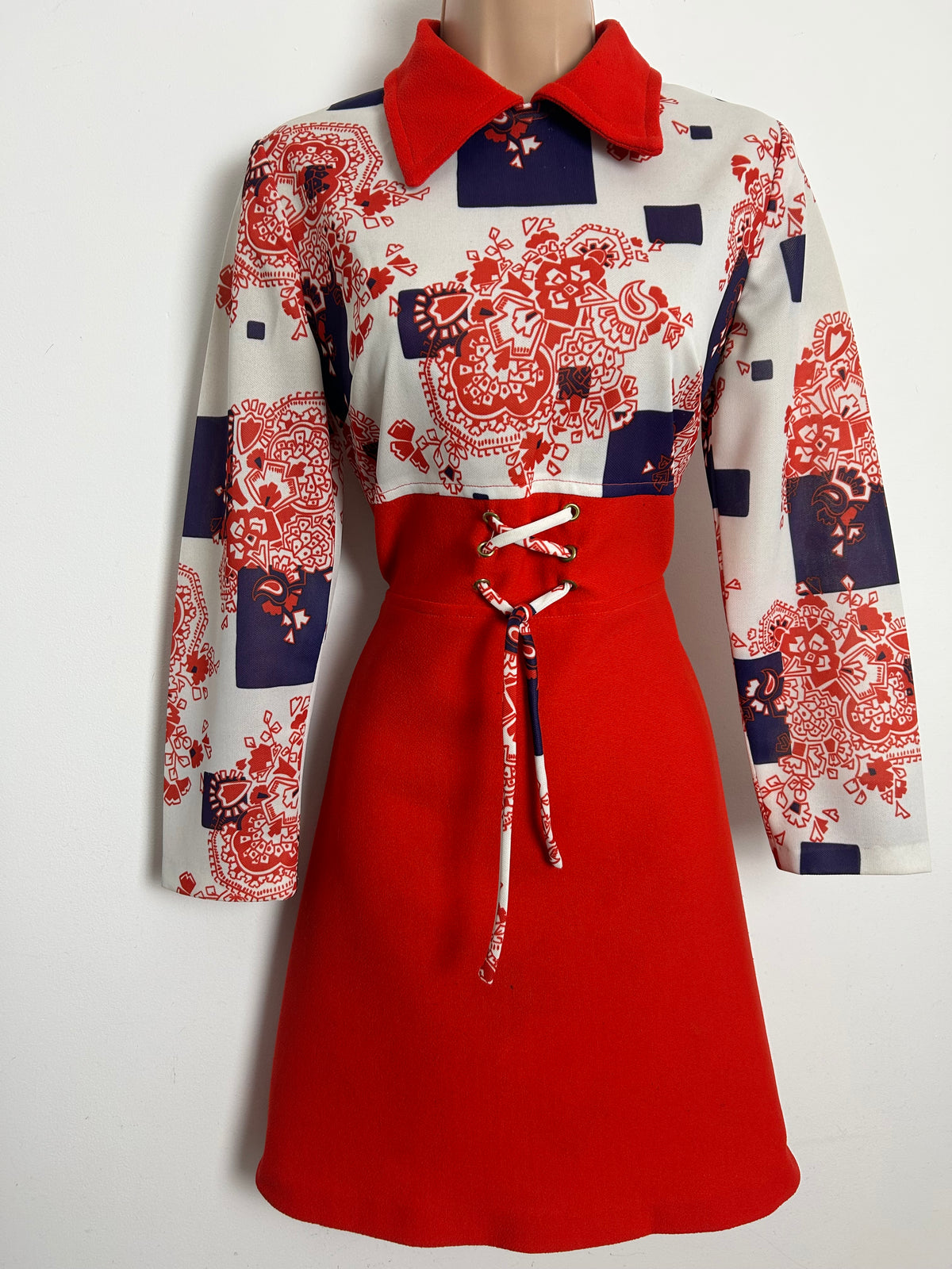 Vintage 1960s Size 10 Red White & Navy Abstract Print Long Sleeve Short Mod Dress
