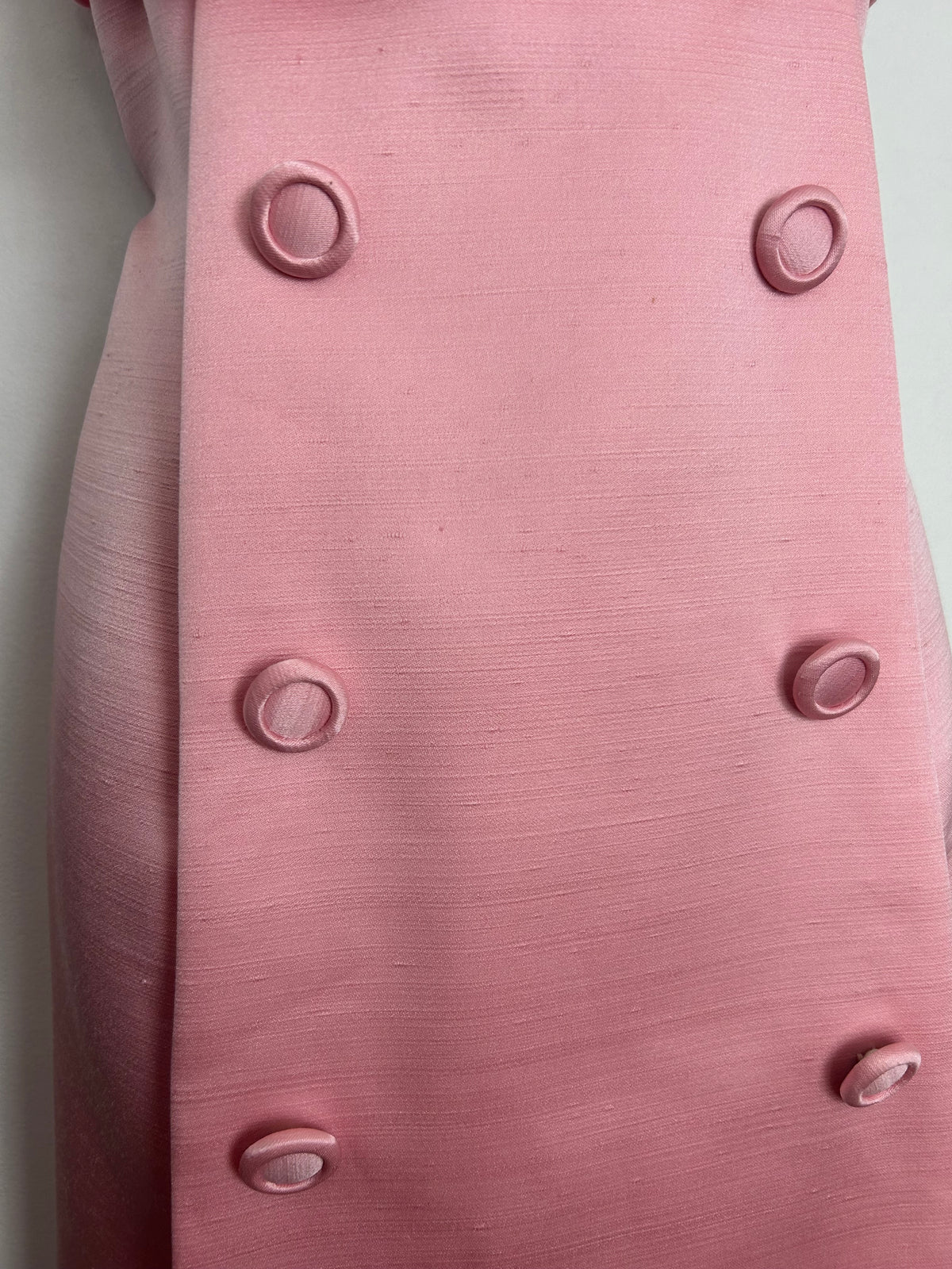 Vintage 1960s Size 10 Pale Pink Sleeveless Bow & Button Front Mod Occasion Shift Dress