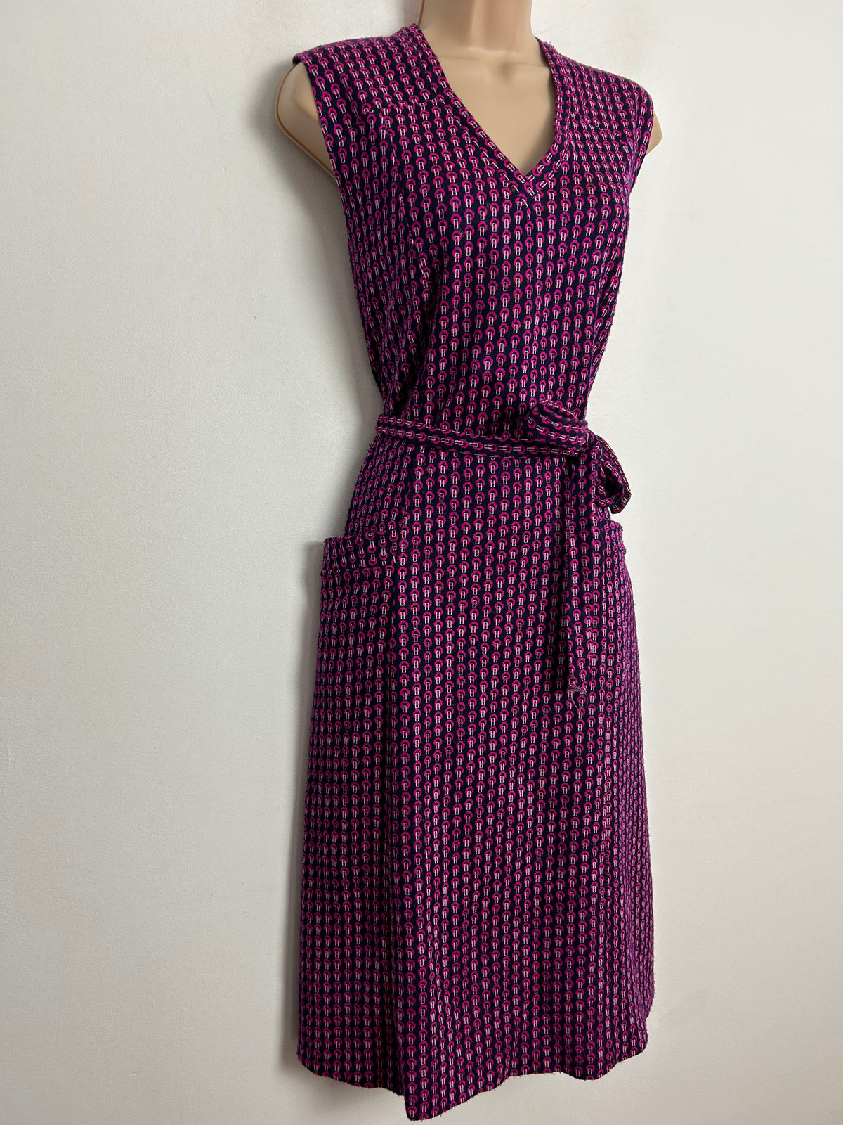Vintage 1970s UK Size 14 Black & Dark Pink Abstract Print Sleeveless Belted Pocket Detail Poly Jersey Mod Dress