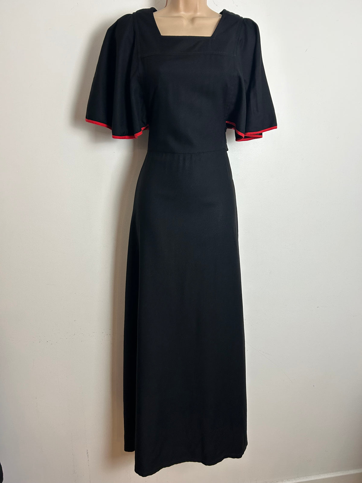 Vintage Late 1960s CLOBBER JEFF BANKS Size 8 Black Red Trim Flutter Sleeve Tie Back Maxi Dress
