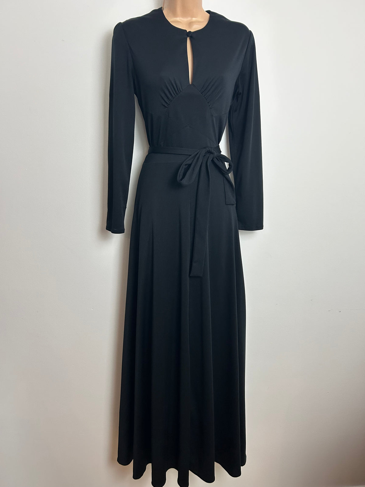 Vintage 1970s BETTY BARCLAY Size 10 Black Keyhole Long Sleeve Belted Maxi Dress
