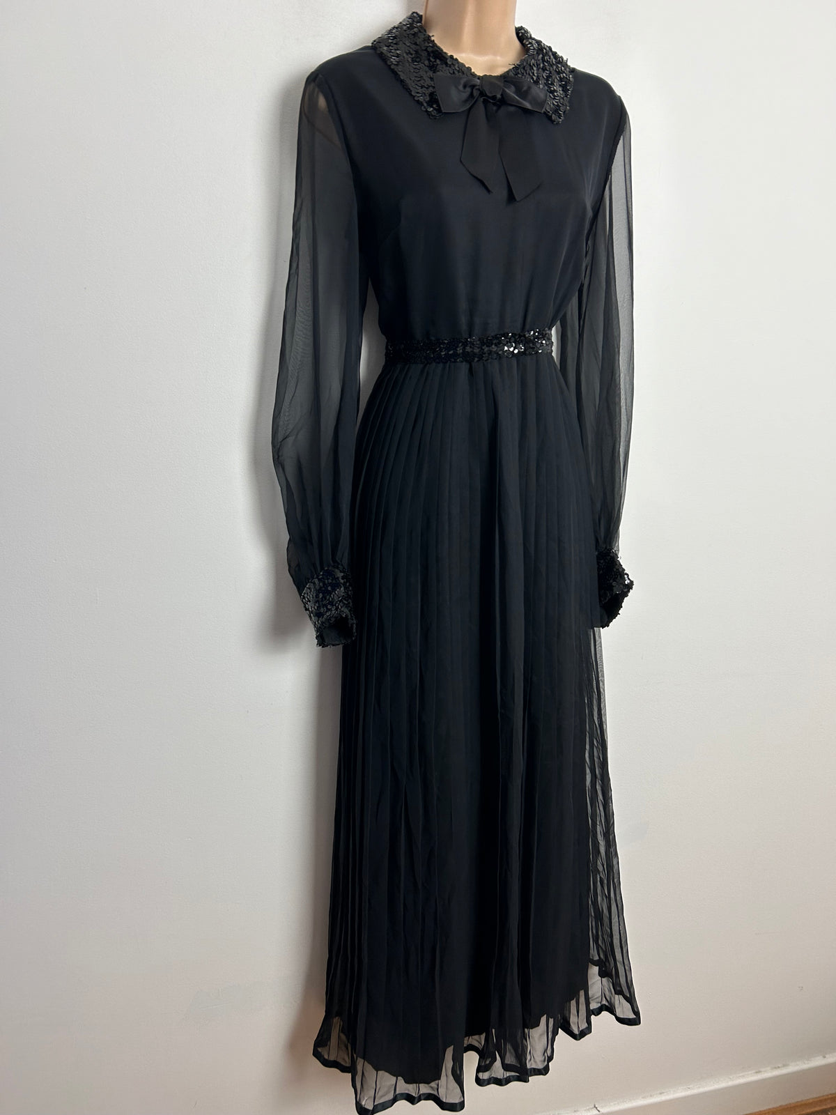 Vintage 1970s EMMA SOMERSET UK Size 14 Black Sequin Trim Bow Detail Long Sleeve Pleated Occasion Evening Maxi Dress