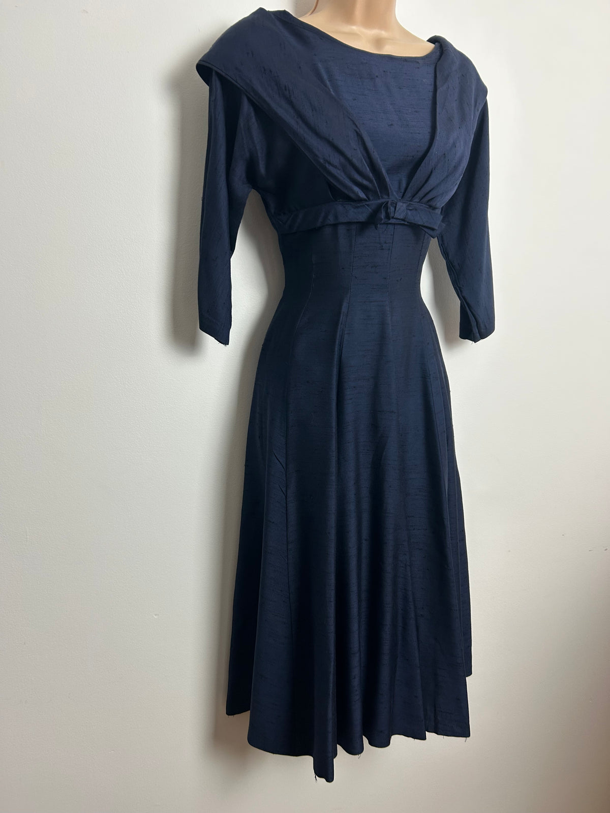 Vintage Late 1940s Early 1950s Size 6 Navy Blue Slubbed Rayon Fitted Wiggle Dress