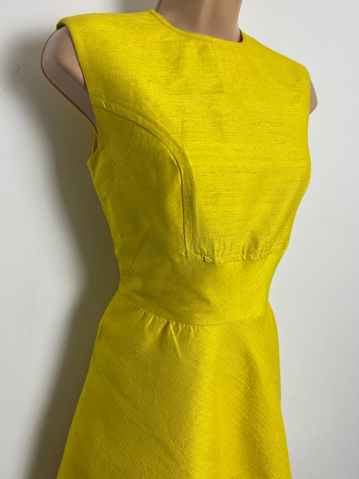 Vintage 1960s ROVILLE Size 8 Yellow Siam Silk Sleeveless Fit & Flare Mod Dress