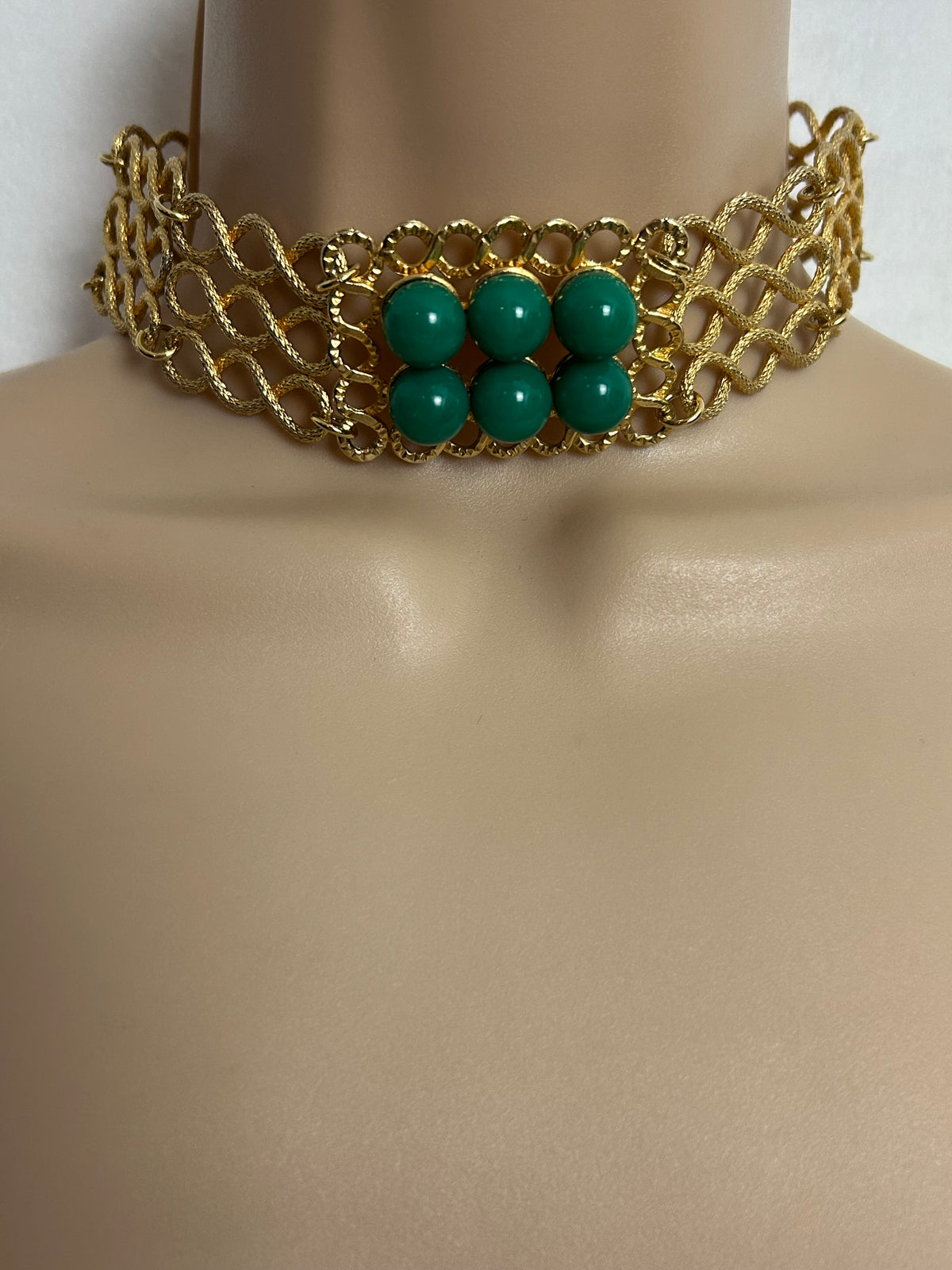 Vintage 1960s Beautiful Gold Tone Panelled Choker Necklace Set With Green Plastic Beads