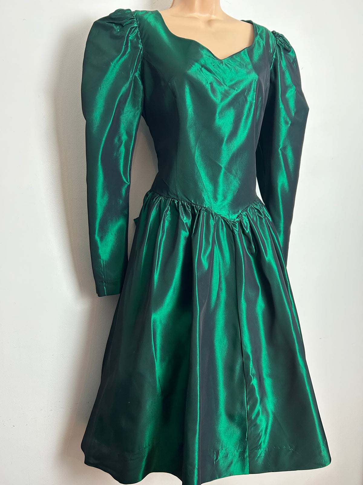 Vintage 1980s GLENDA WHITE Size 12-14 Bottle Green Taffeta Long Sleeve Bow Back Xmas Party Dress