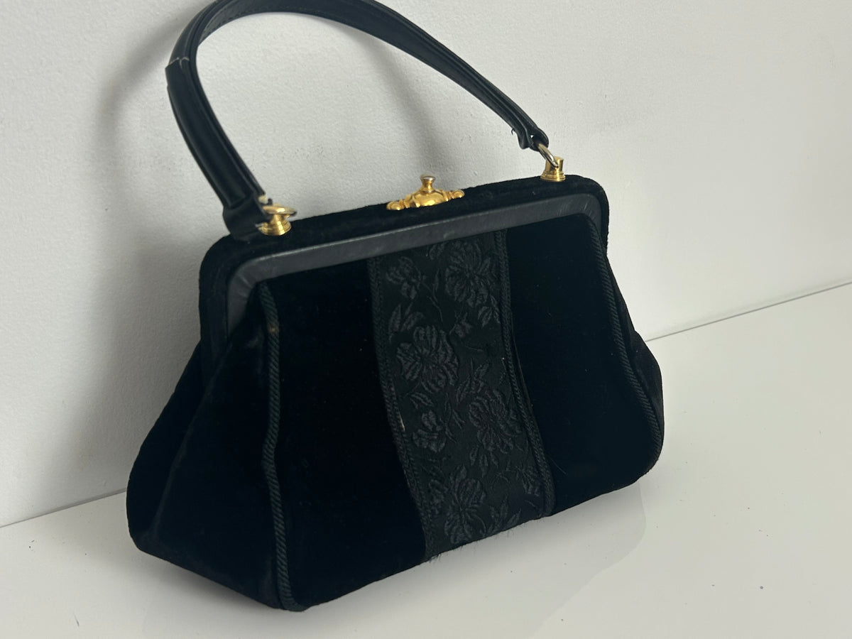 Vintage 1950s Beautiful Black Velvet & Floral Embroidered Bow Bottom Cocktail Evening Bag