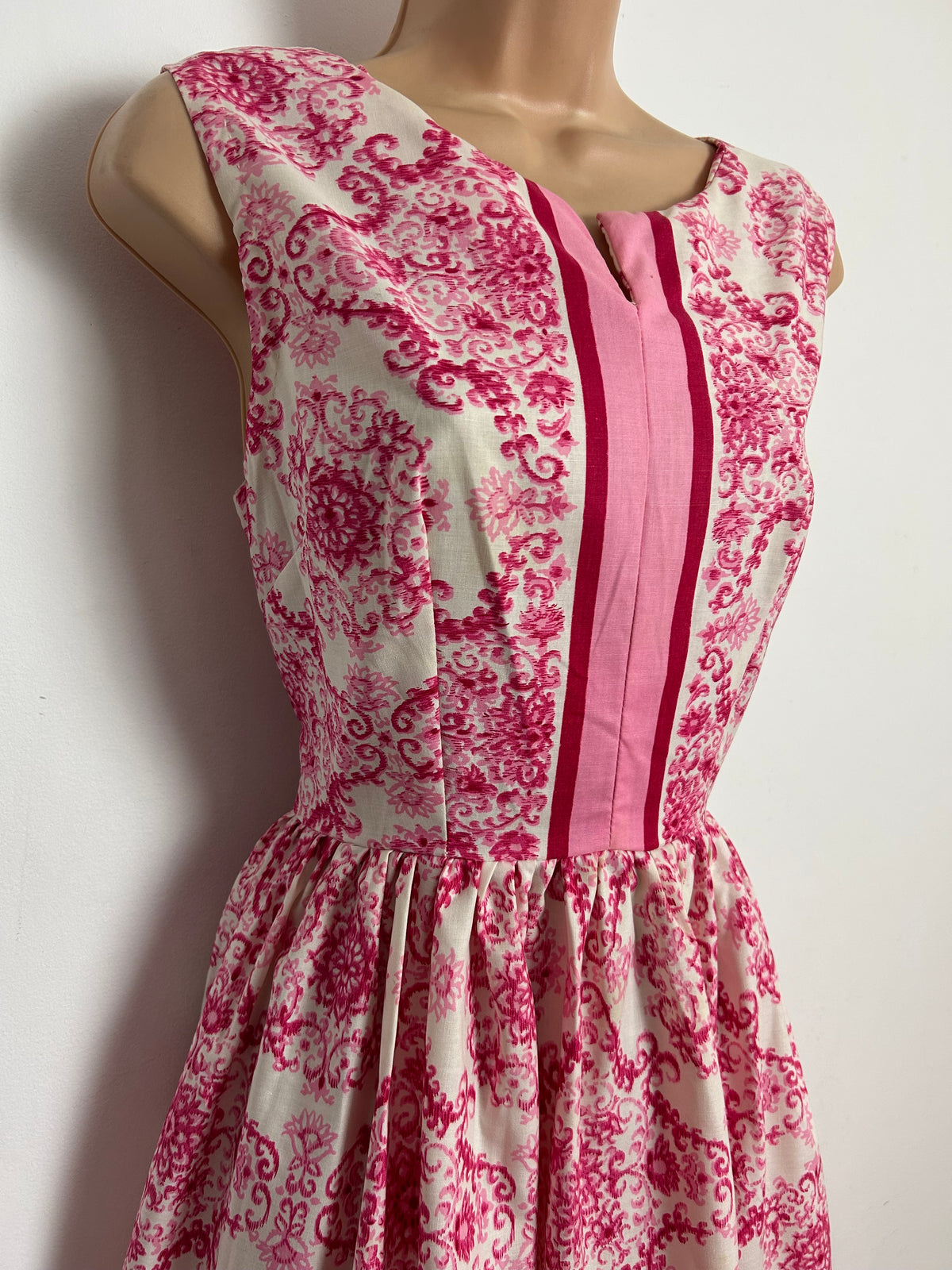 Vintage 1950s WANDA Size 12 White & Pink Tones Nouveau Print Cotton Summer Day Dress