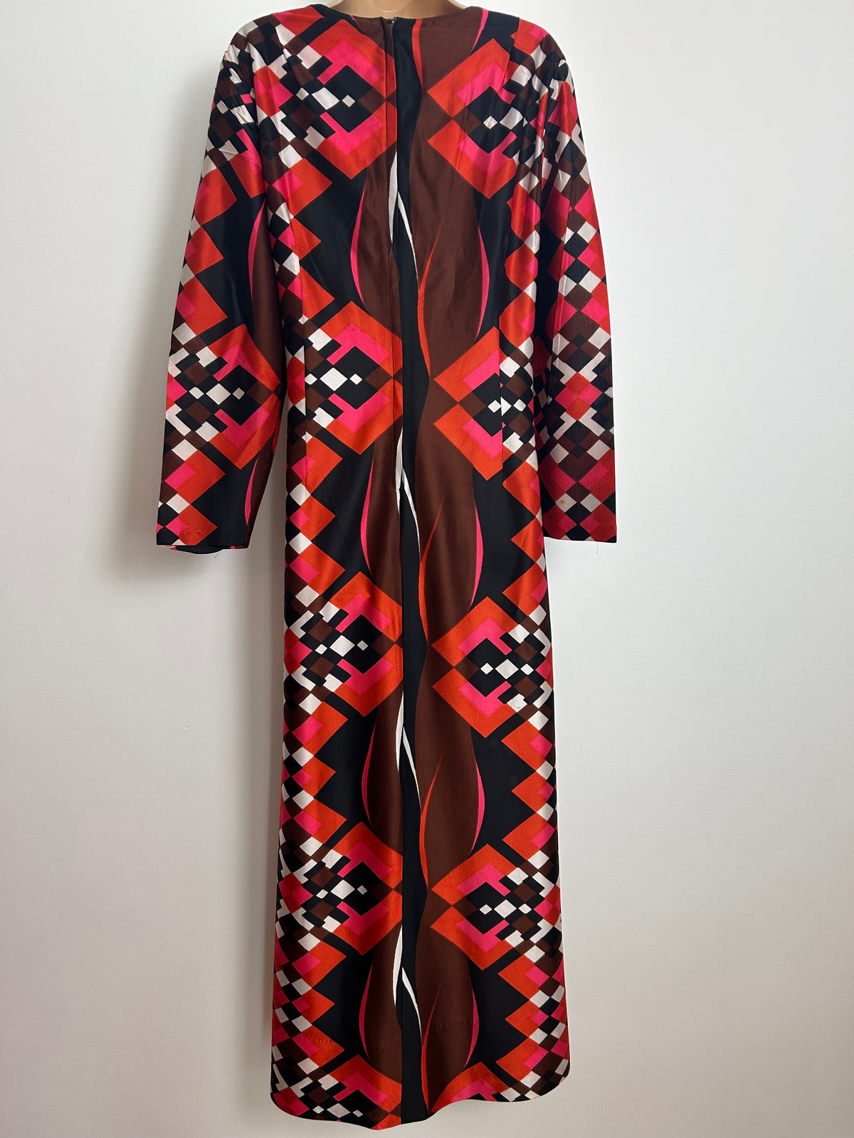 Vintage 1970s Size 16 Black Pink Red Brown & White Geo Print Long Sleeve Maxi Dress