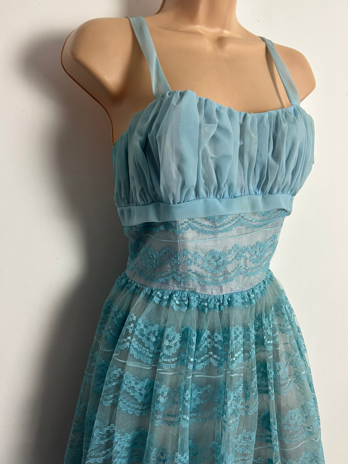 Vintage 1950s Size 6 Beautiful Powder Blue Lace Party Prom Occasion Dress