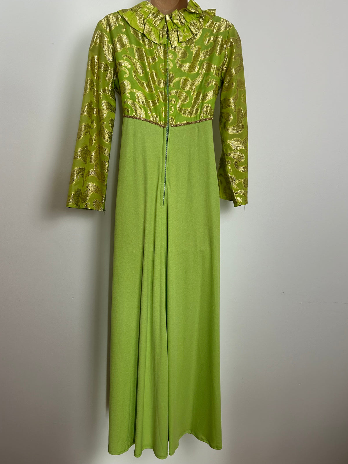 Vintage Early 1970s Size 10 Green & Gold Jacquard Paisley Bodice Ruffle Neck Occasion Maxi Dress