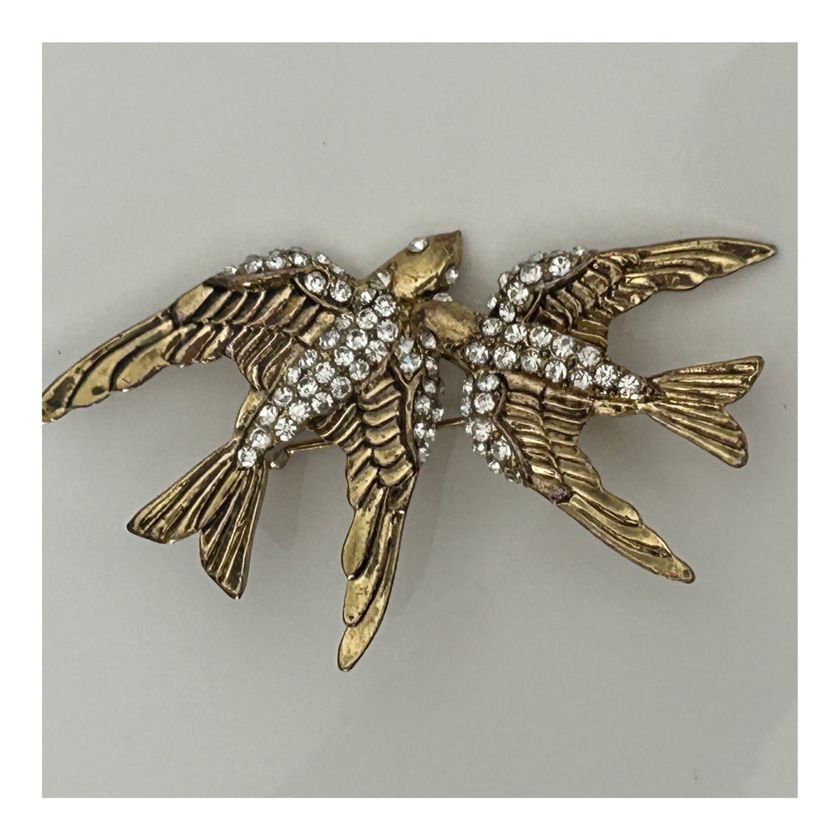 Vintage 1980s Gold Tone Swallow Birds Diamante Set Pin Brooch