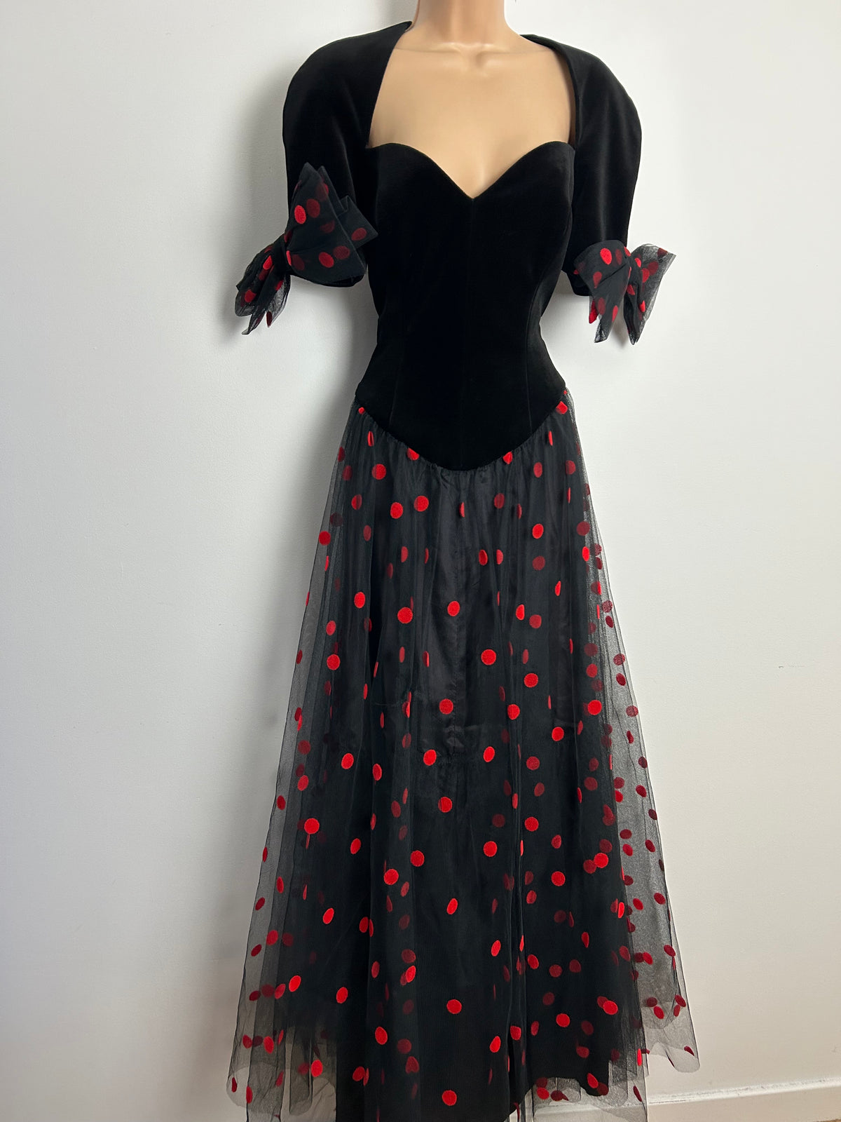 Vintage 1980s FRANK USHER Size 8 Black & Red Velvet Flock Polka Dot Net & Velvet Occasion Party Gown