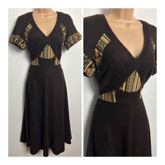 Vintage 1970s Size 6-8 Brown Wool & Corduroy Trim Short Sleeve Tie Back Jersey Day Dress