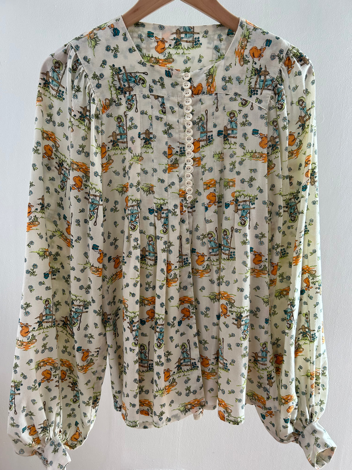 Vintage 1970s ALAN GILBEY UK Size 6-8 Cream Novelty Print Long Sleeve Pleated Smock Style Top