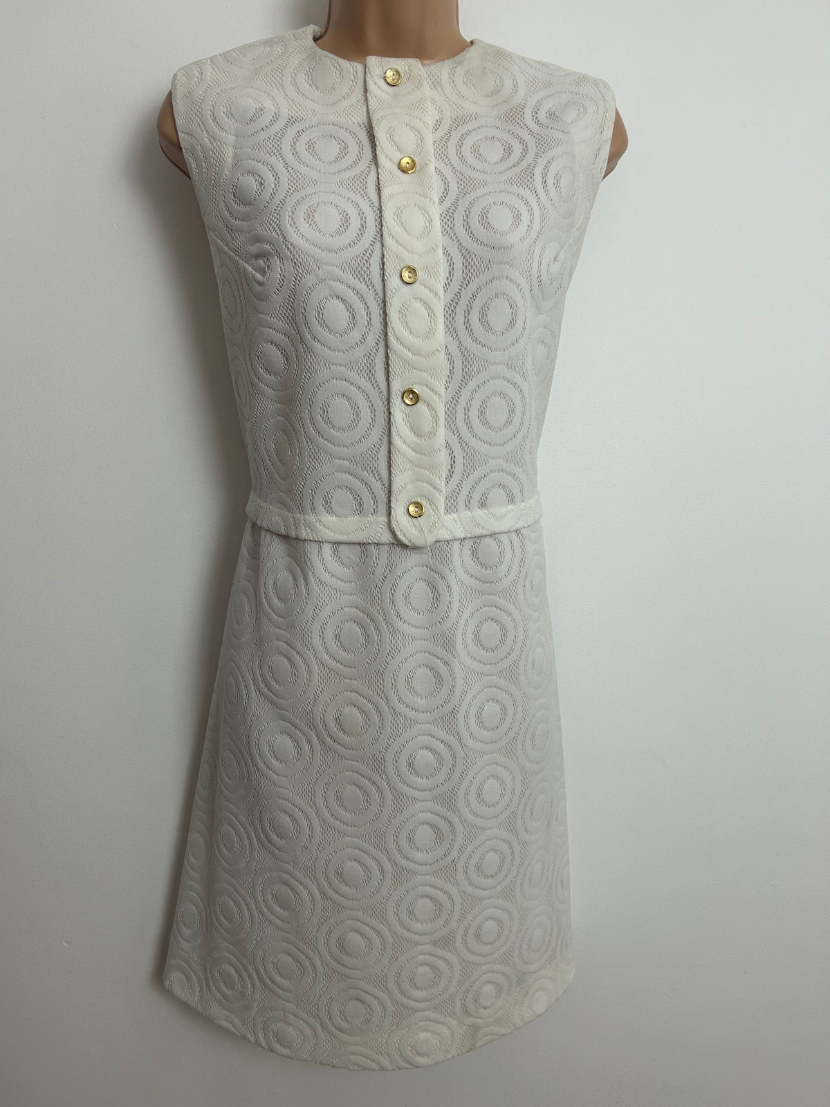 Vintage 1960s Size 14 White Lace Effect Sleeveless Summer Mod Shift Dress