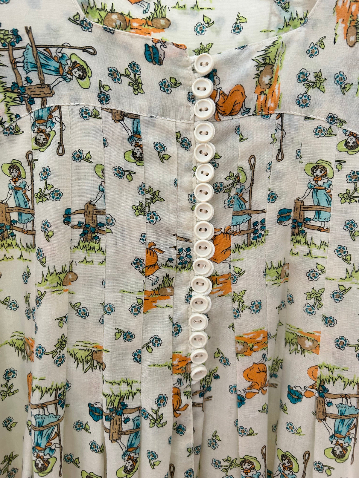 Vintage 1970s ALAN GILBEY UK Size 6-8 Cream Novelty Print Long Sleeve Pleated Smock Style Top