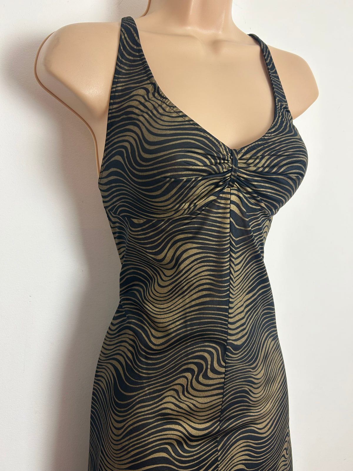 Vintage 1970s Size 6-8 Black & Dark Gold Wavy Stripe Print Open Back Cross Strap Maxi Dress