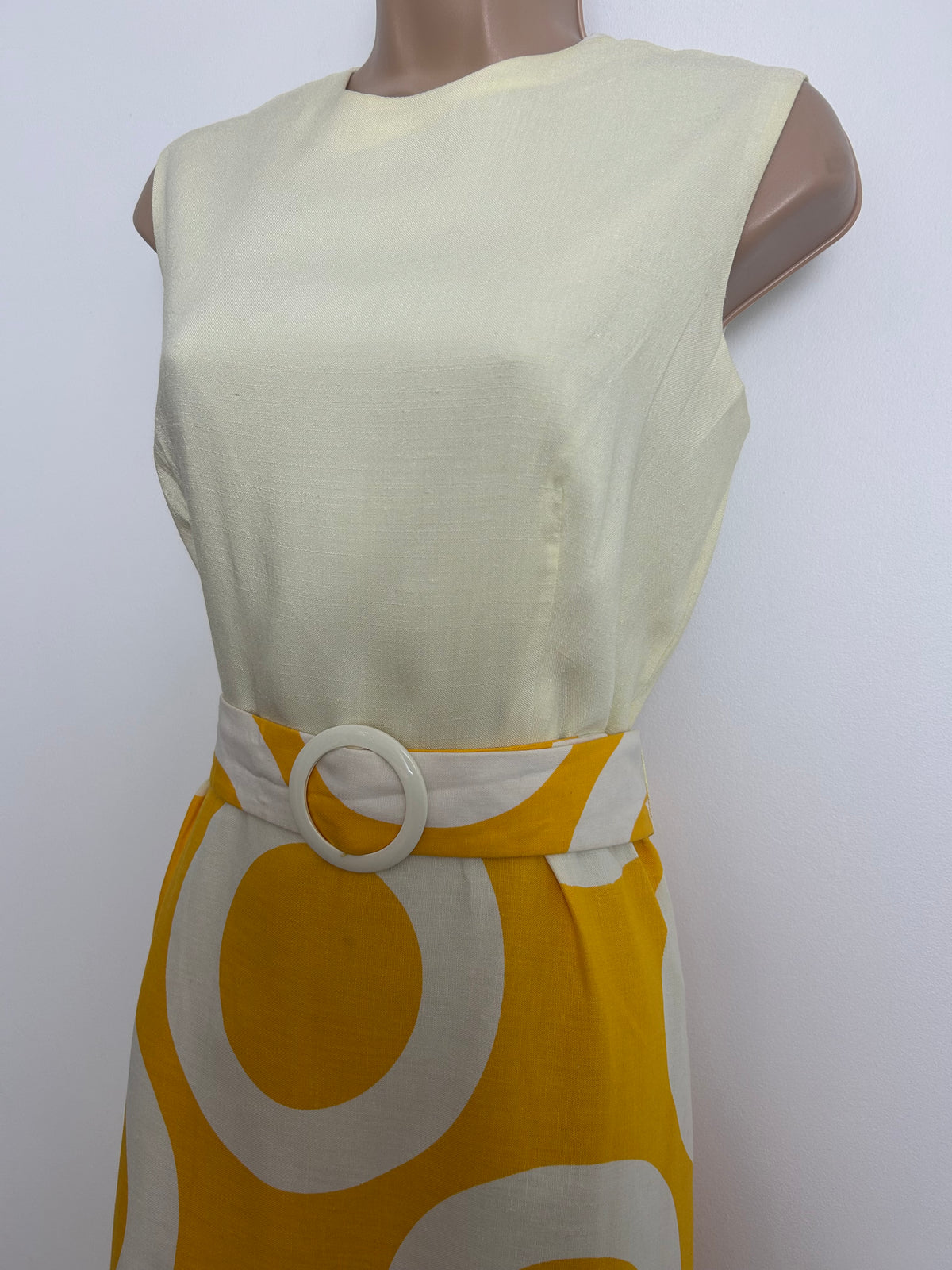 Vintage 1970s CAPRICCIOS BYROTER OF LONDON Size 10 Yellow White & Very Pale Lemon Circle Print Belted Maxi Dress