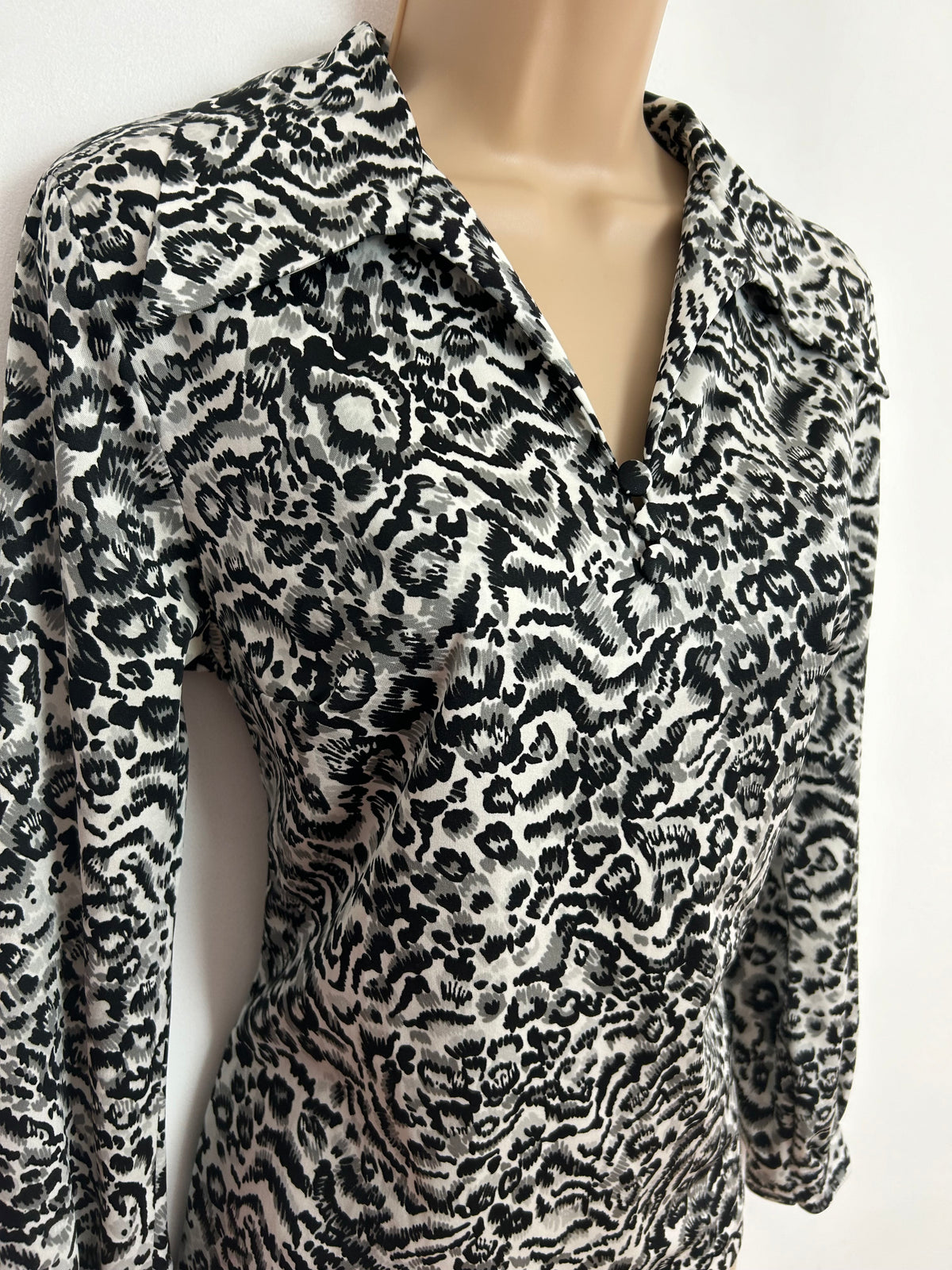 Vintage 1970s UK Size 8-10 Black White & Grey Leopard Animal Print Long Sleeve Blouse Style Shirt