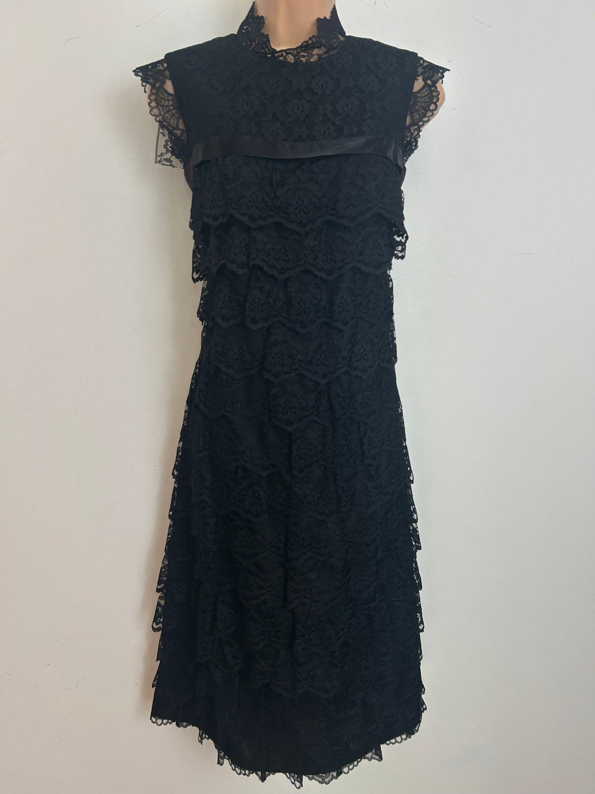 Vintage 1960s POLLY PECK BY SYBIL ZELKER Size 6-8 Black Lace Layered Satin Ribbon Trim Evening Shift Dress