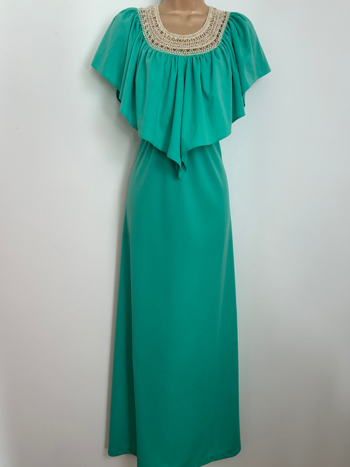 Vintage 1970s Size 12 Seafoam Green Lace Neck Panel Capelet Boho Maxi Dress
