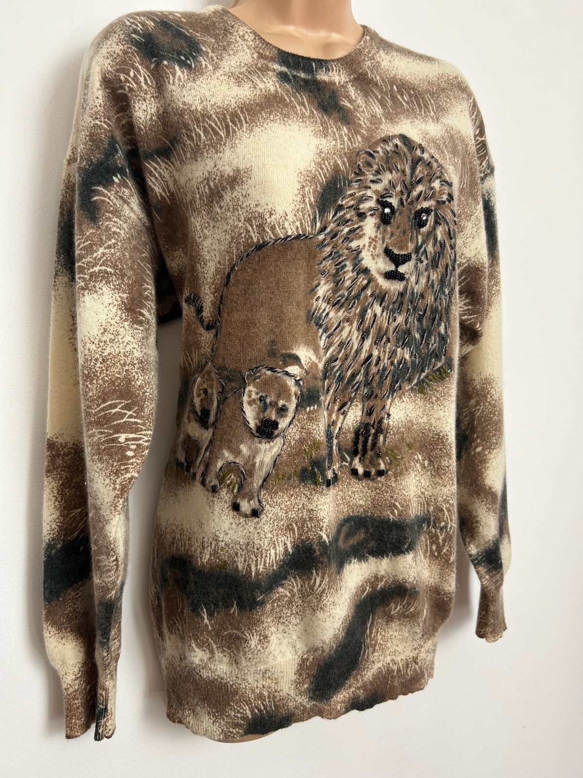 Vintage 1990s LA MONTE Italian Size M Brown Bead Applique Lion & Lion Cubs Lambswool Mix Jumper
