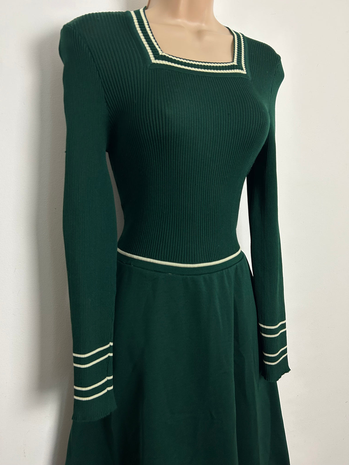 Vintage 1970s GINA ITALIAN SOPHISTICATES Size 8 Dark Green Ribbed Jersey Mod Day Dress